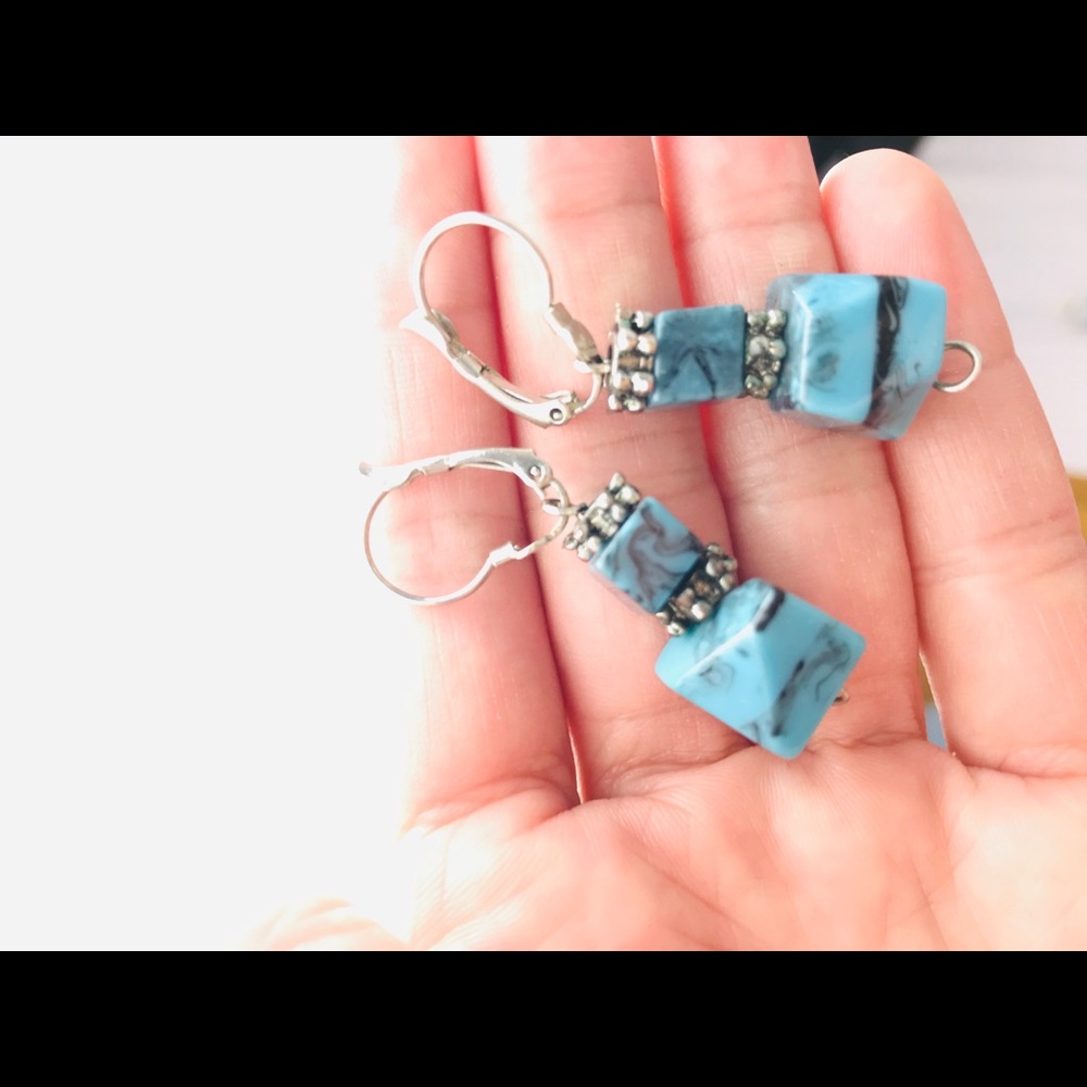 Earrings - Picture 2 of 7